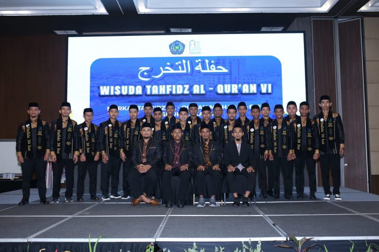 Dua Mahasiswa PAI UMPalopo Tuntaskan 30 Juz, Harumkan Kampus di Wisuda Tahfidz VI